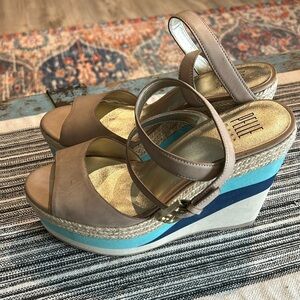 Pelle Moda YORK Beige Leather Wedge Platform Sandals New Womens Shoes Size 8.5